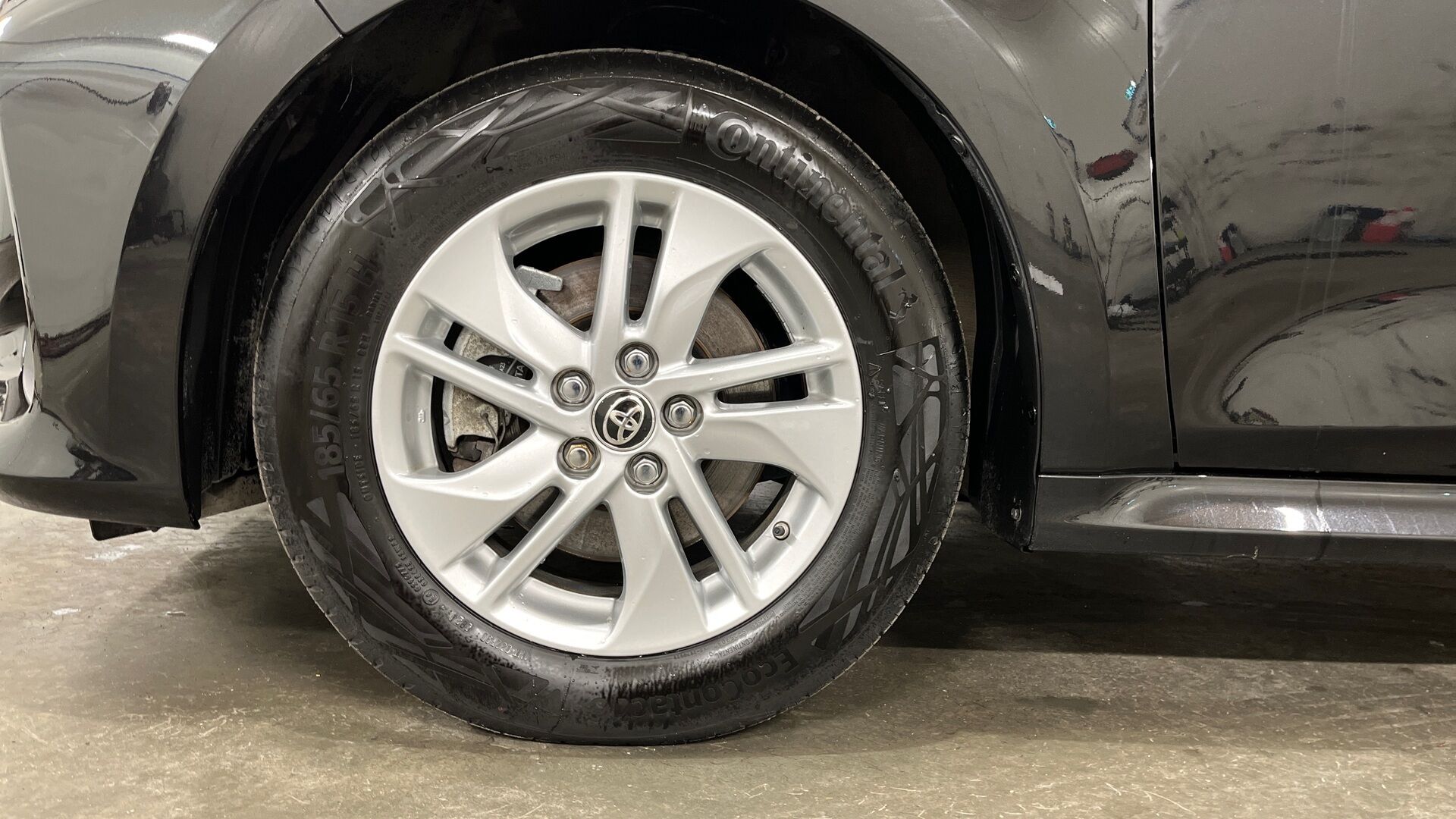 Toyota Yaris iso kuva 17