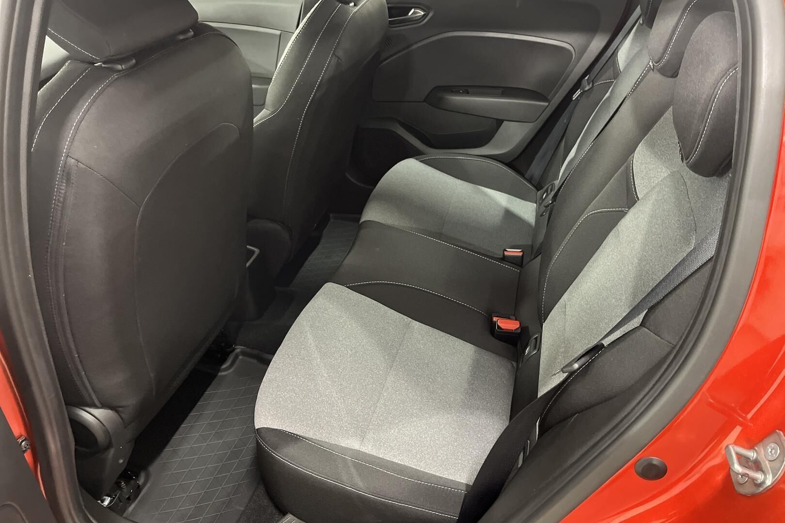 Mitsubishi Colt iso kuva 15