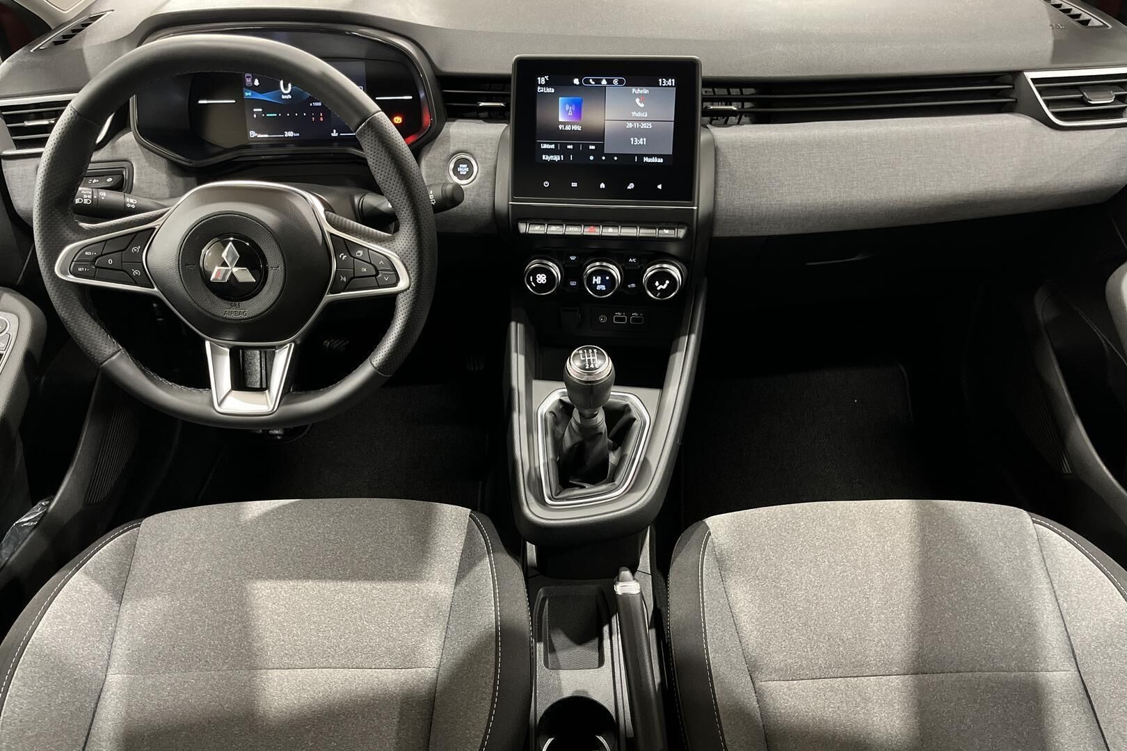 Mitsubishi Colt iso kuva 8