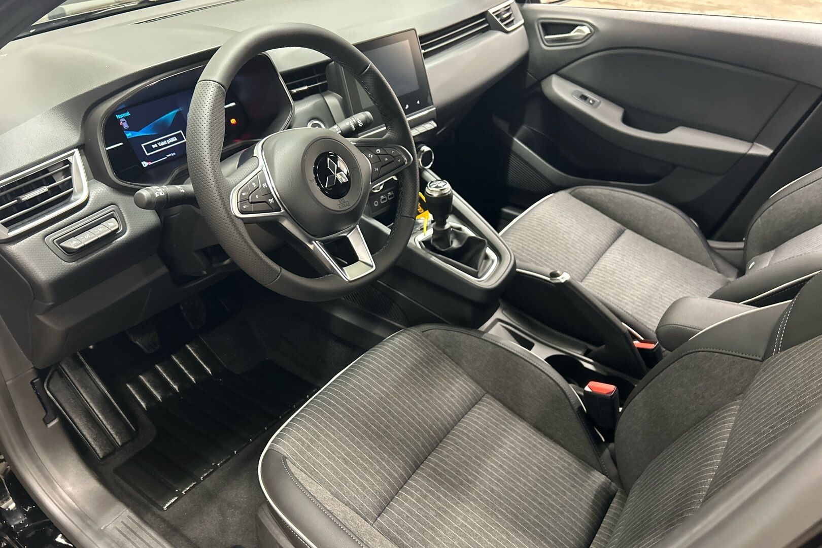 Mitsubishi Colt iso kuva 7