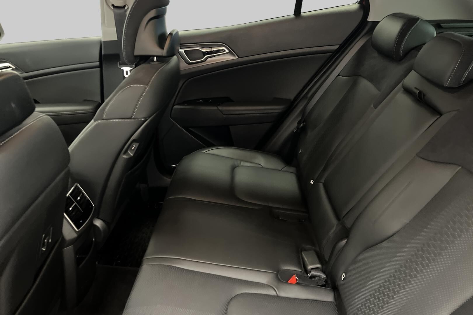 Kia Sportage iso kuva 9