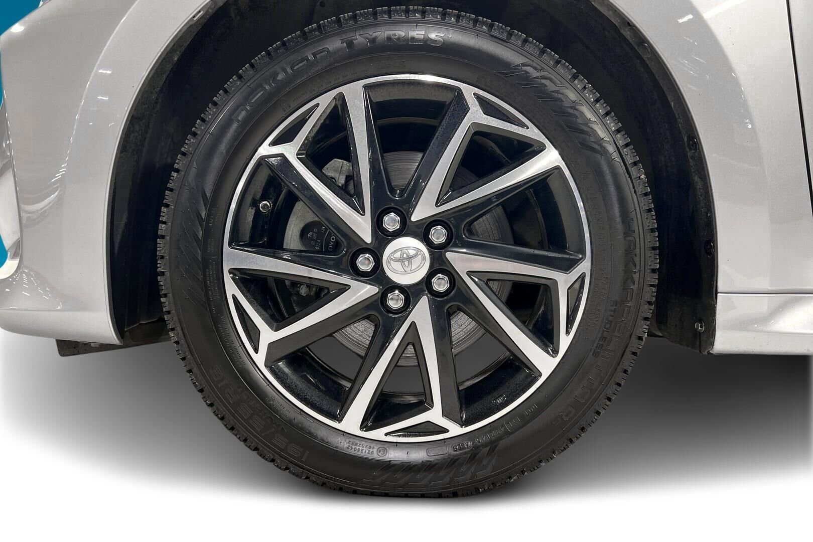 Toyota Yaris iso kuva 12