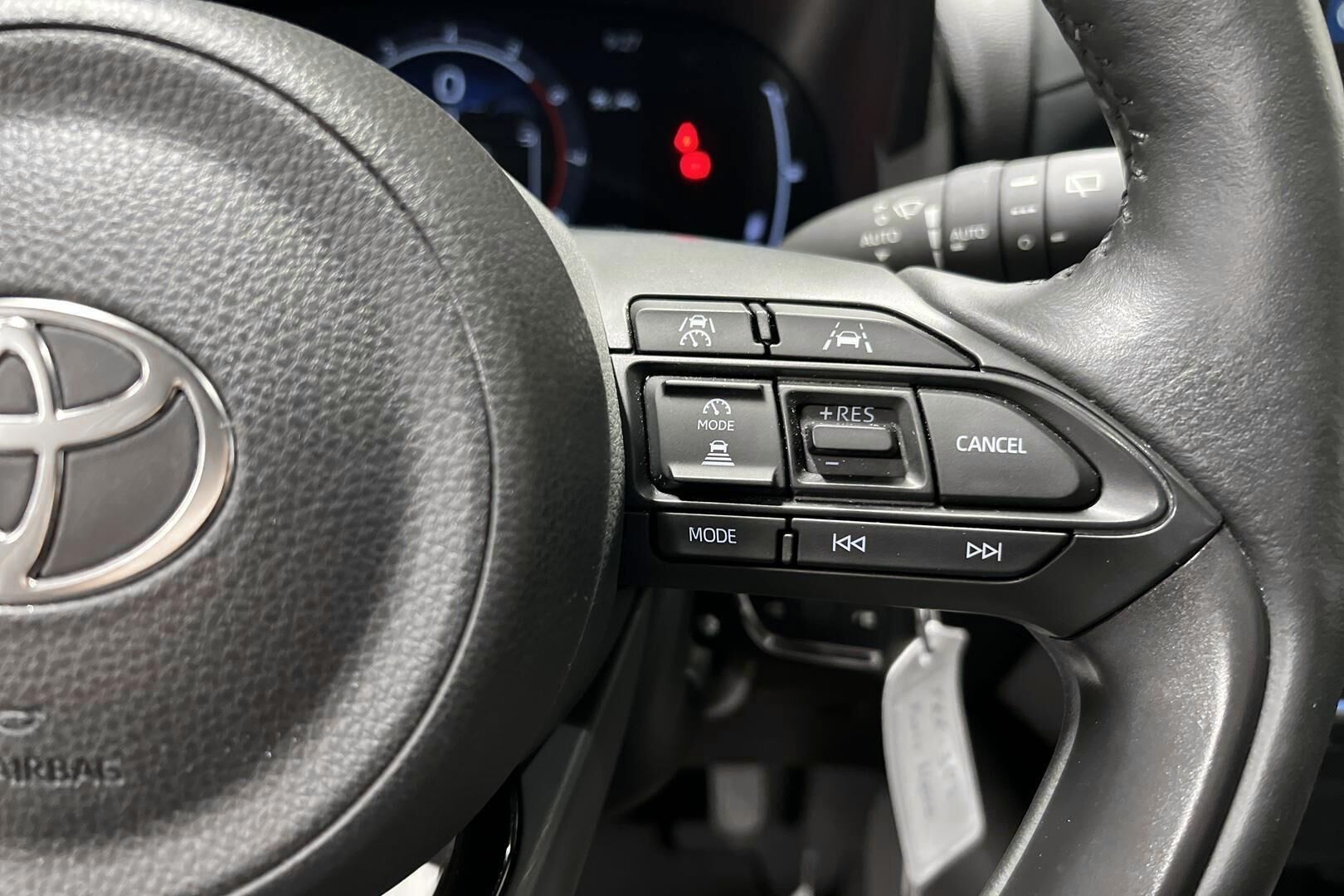 Toyota Yaris iso kuva 16