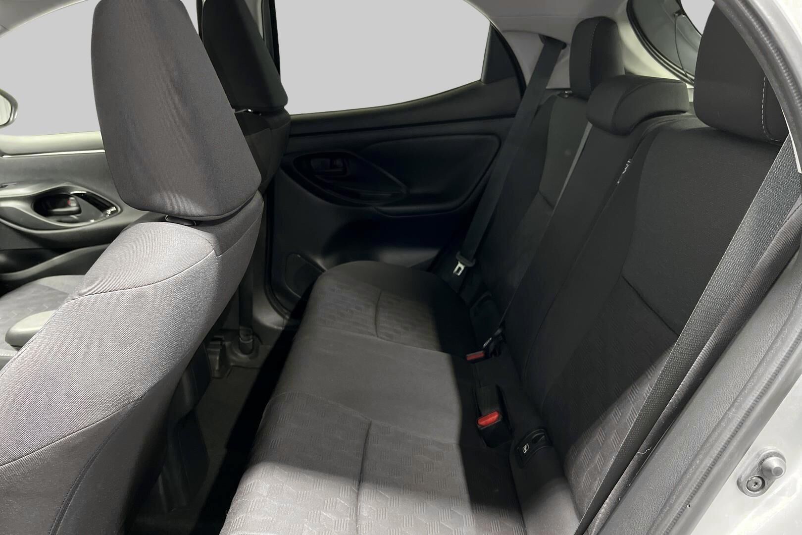 Toyota Yaris iso kuva 9