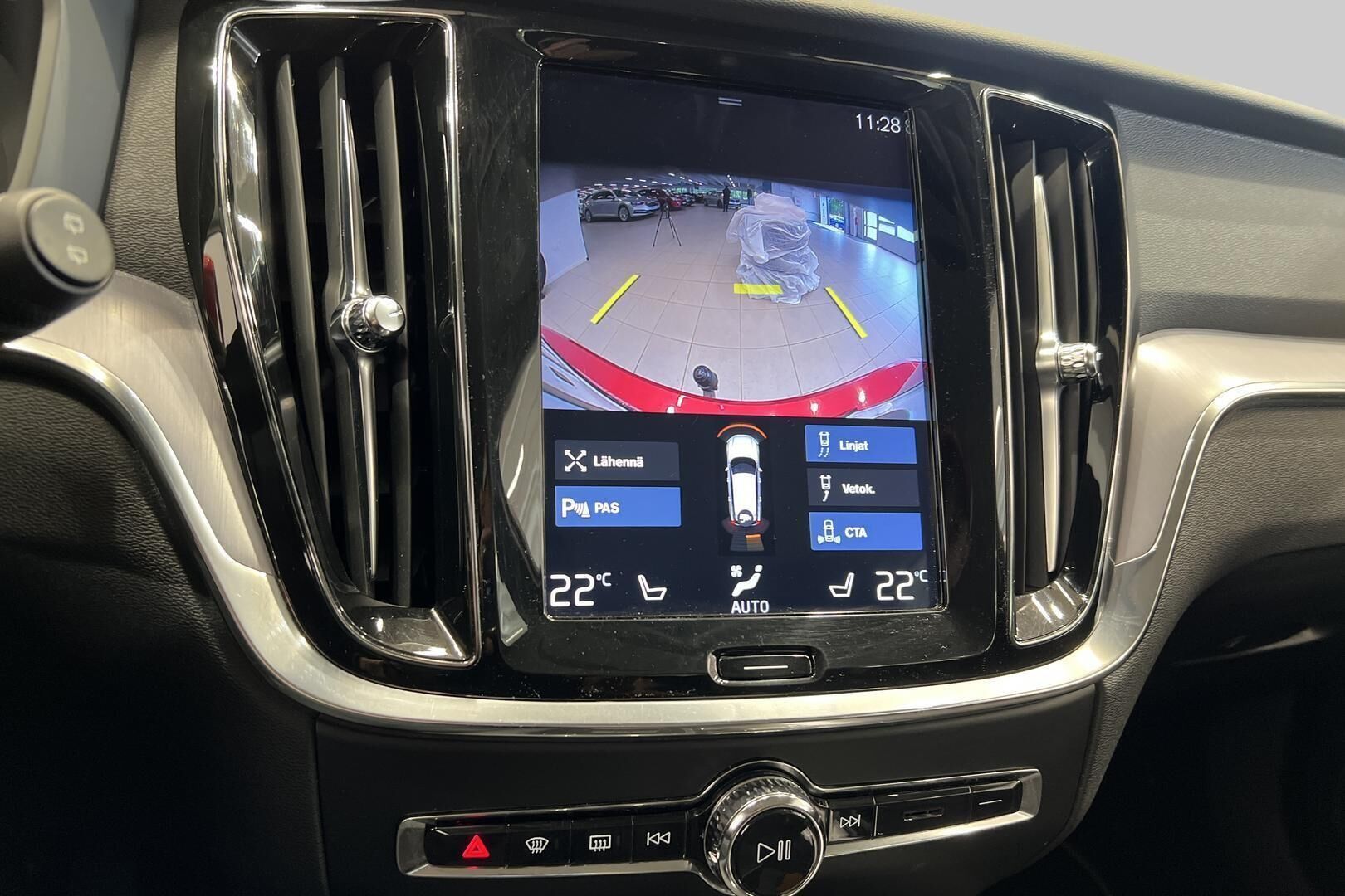 Volvo V60 iso kuva 14