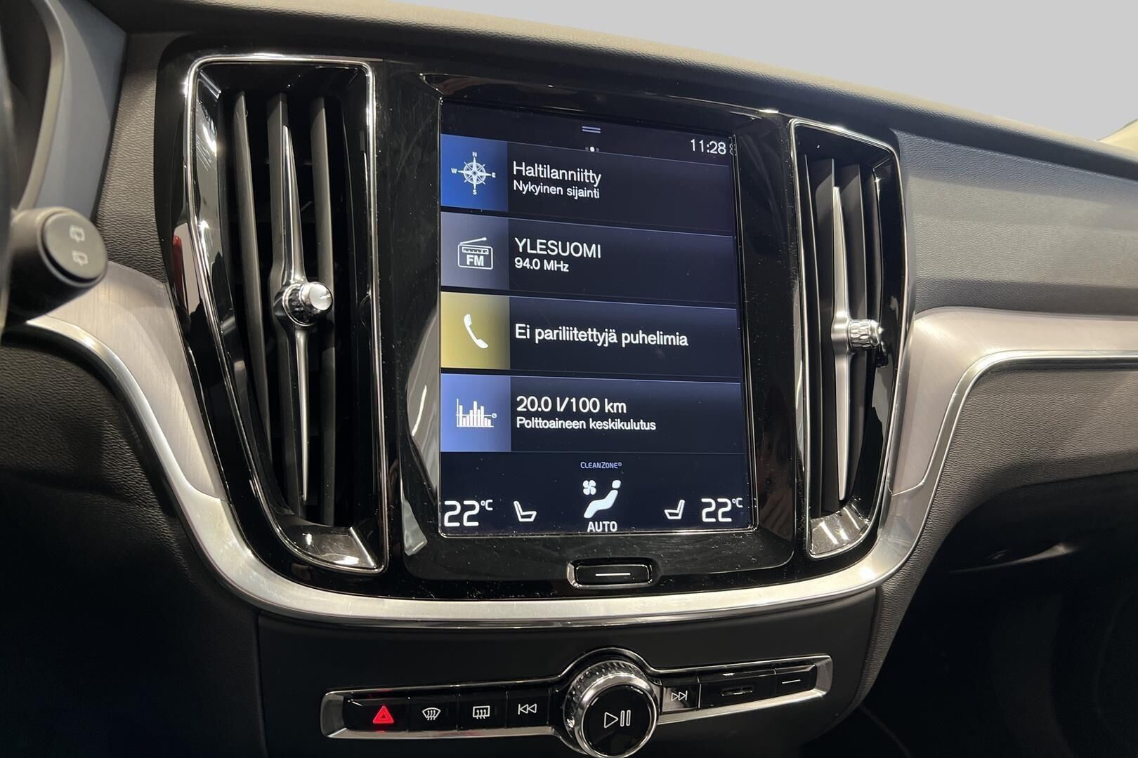 Volvo V60 iso kuva 15