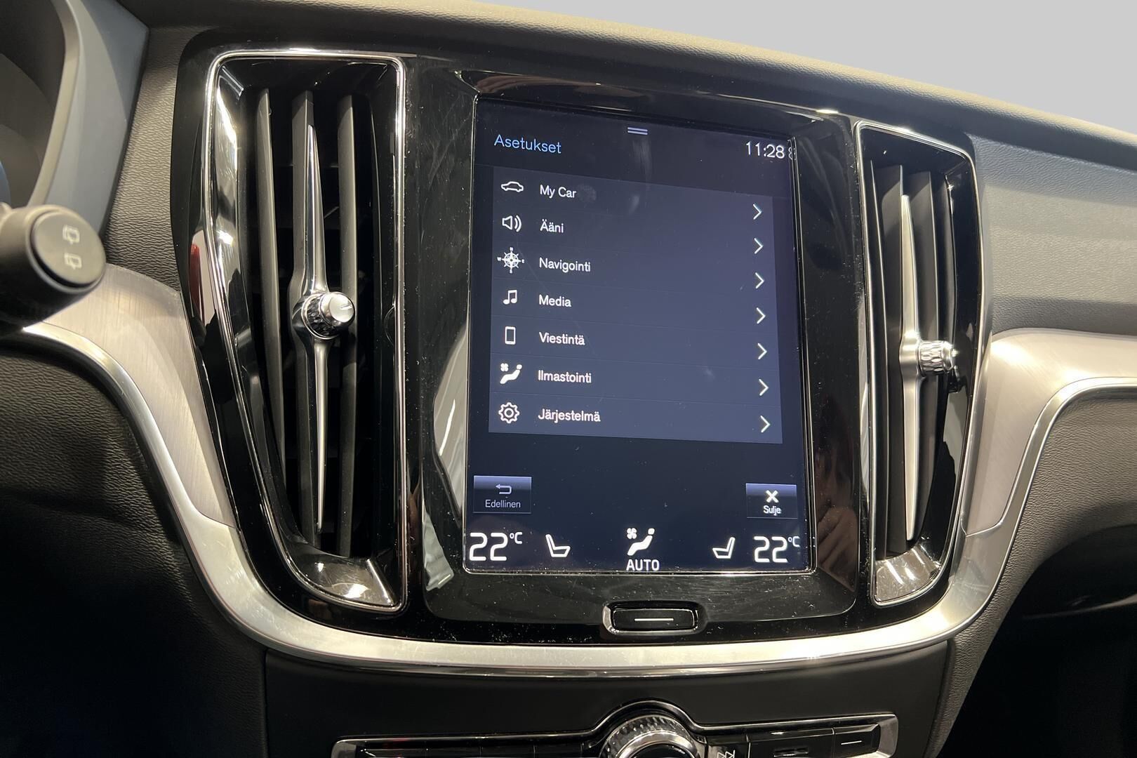 Volvo V60 iso kuva 16