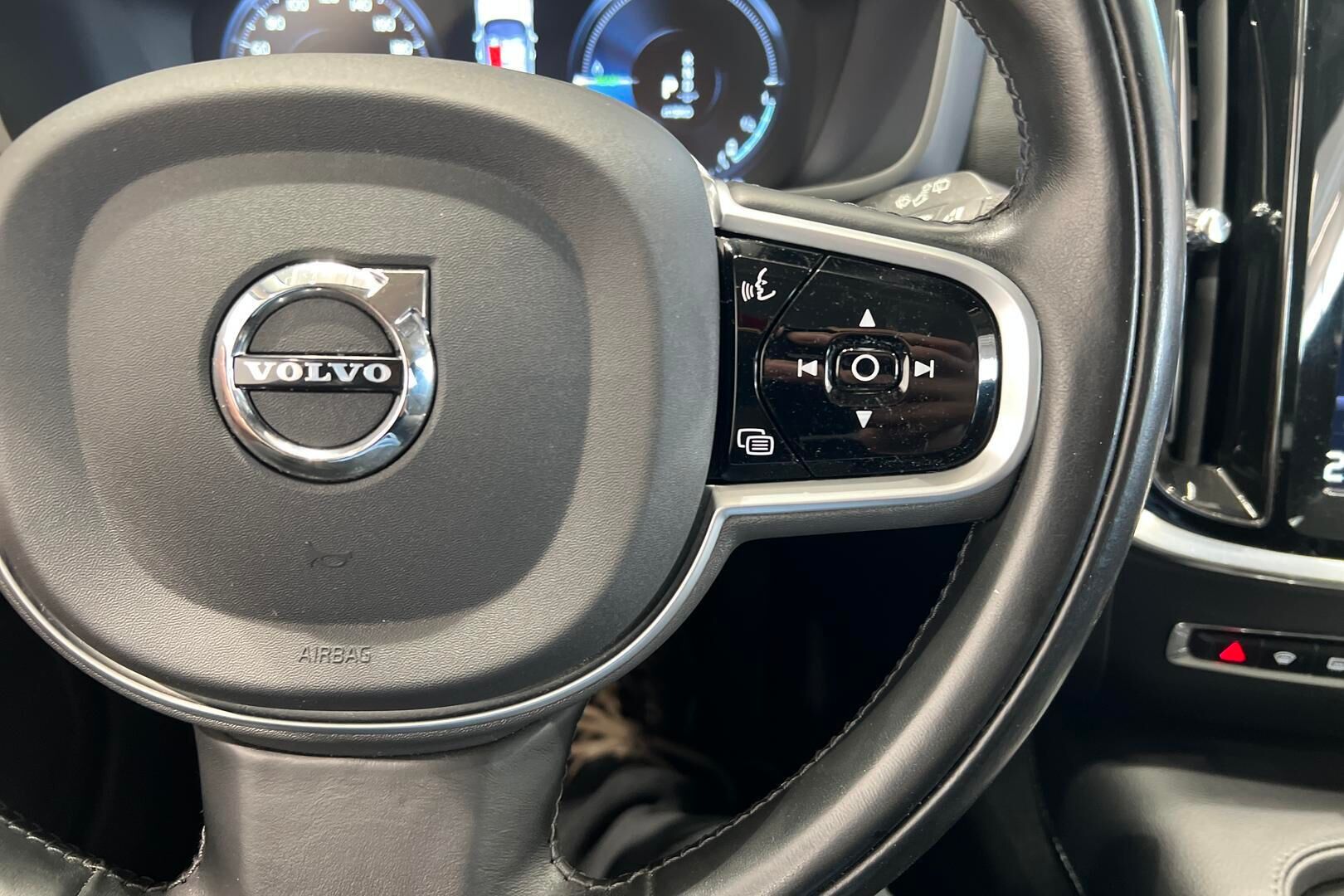 Volvo V60 iso kuva 19
