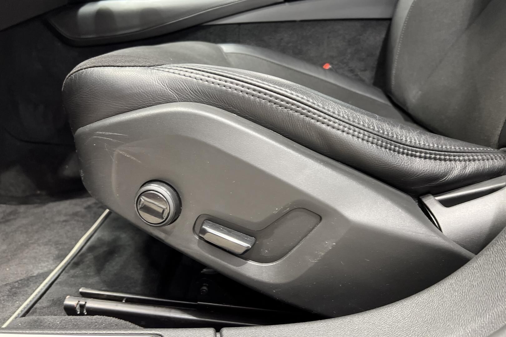 Volvo V60 iso kuva 23