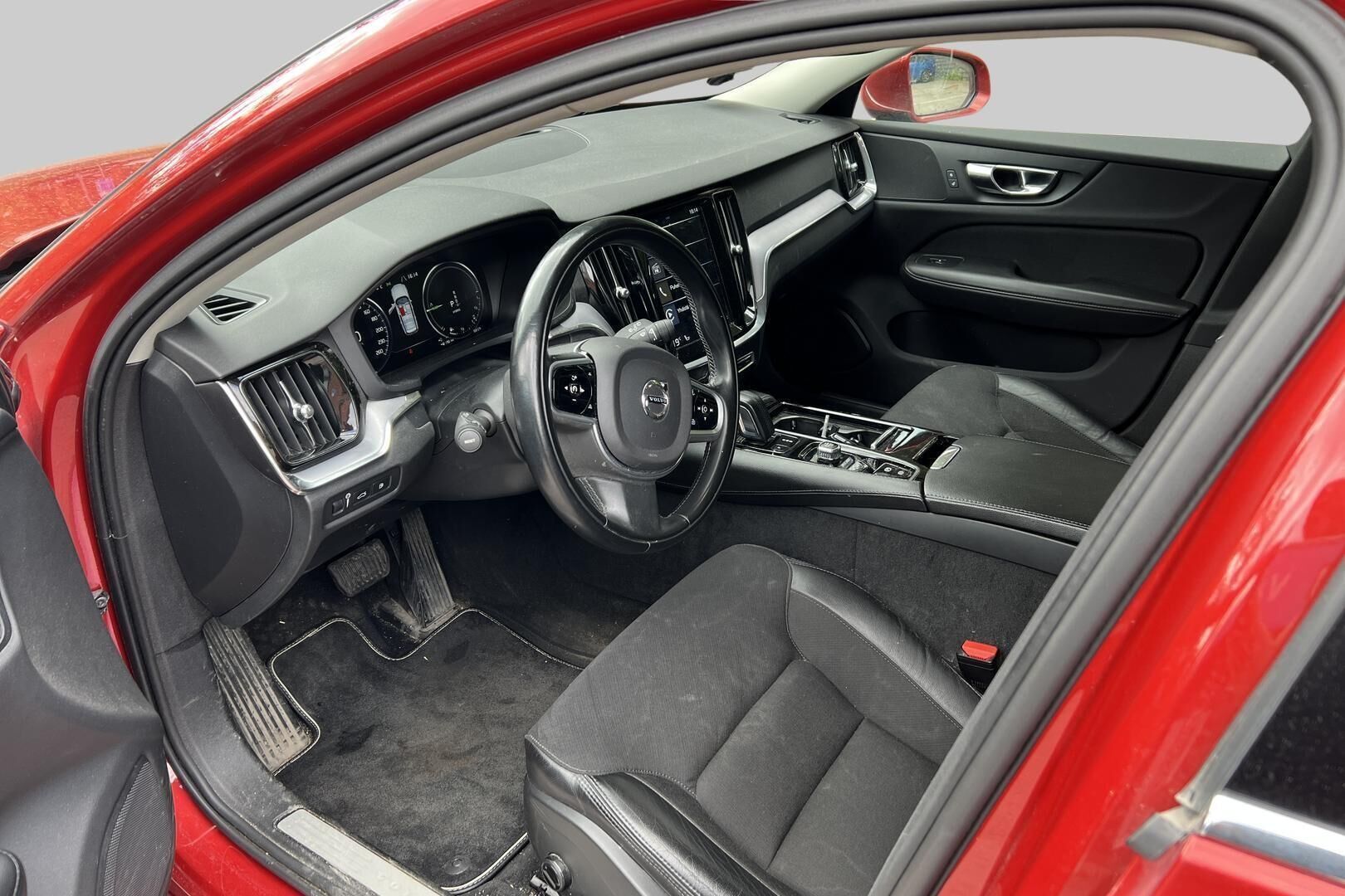 Volvo V60 iso kuva 3