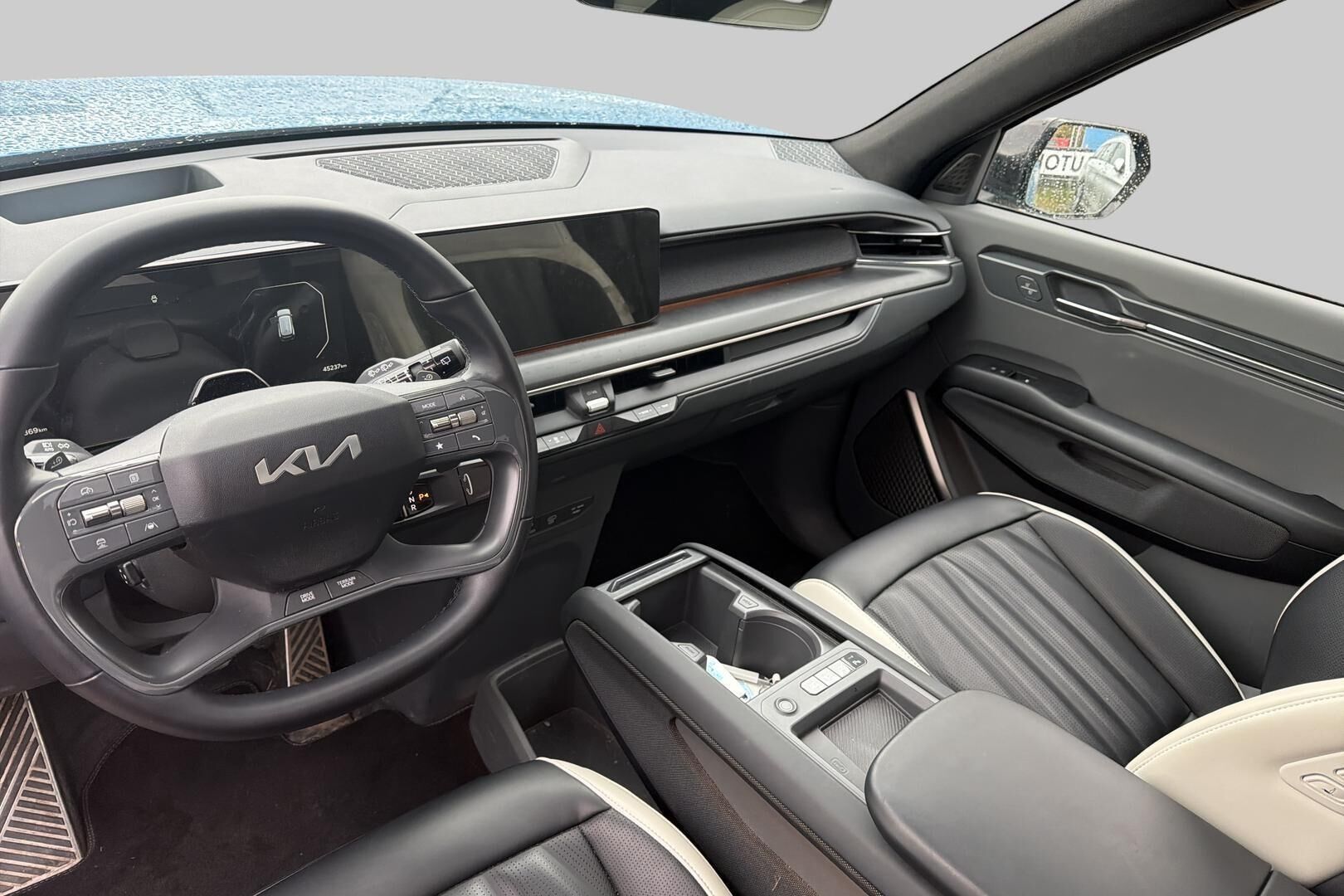 Kia EV9 iso kuva 1