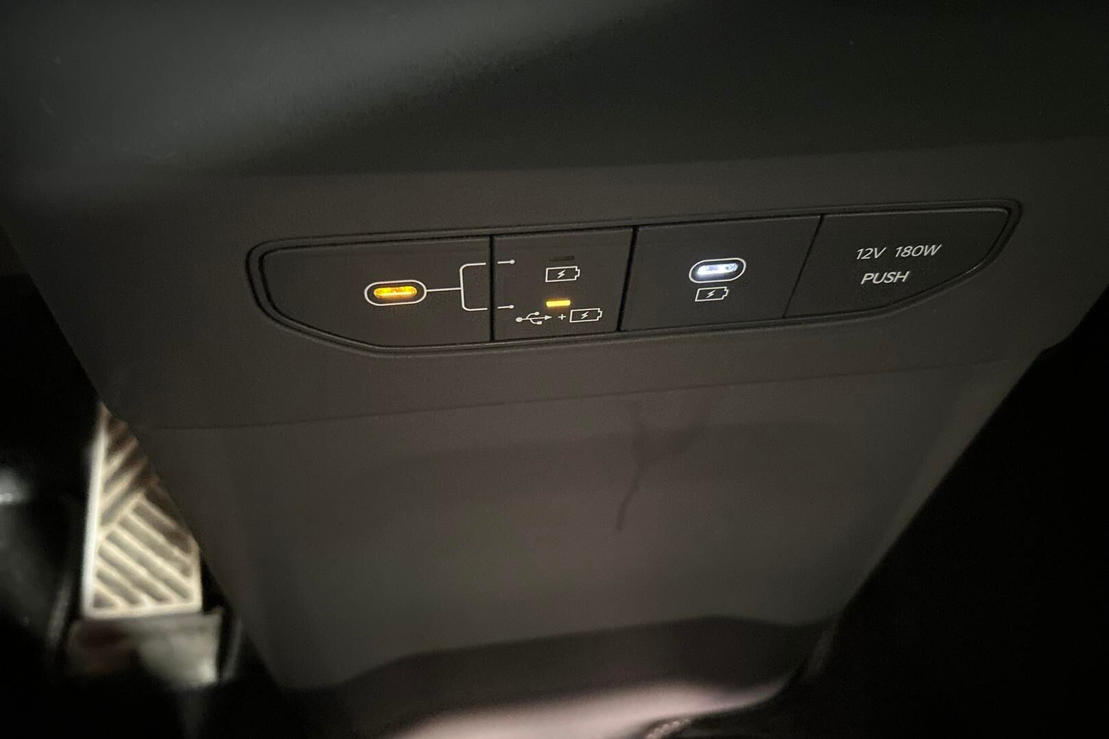 Kia EV9 iso kuva 18