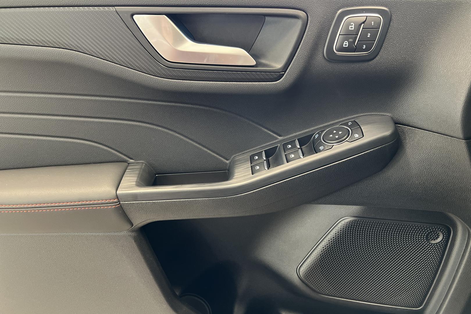 Ford Kuga iso kuva 20