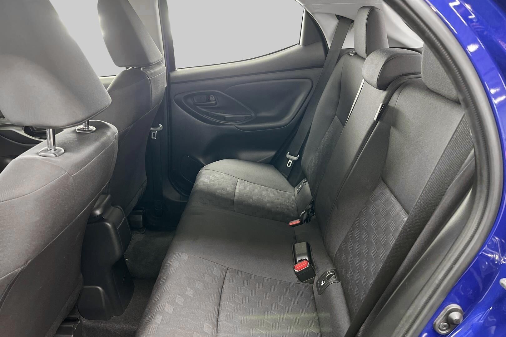 Toyota Yaris iso kuva 9