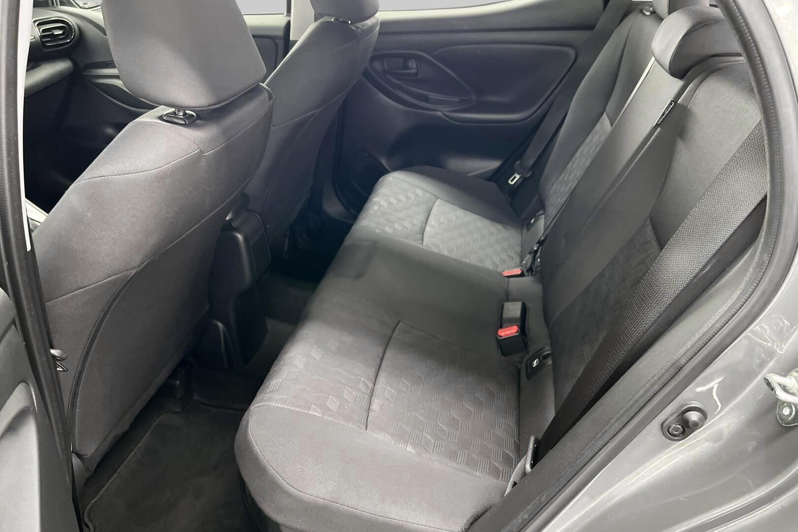 Toyota Yaris iso kuva 17