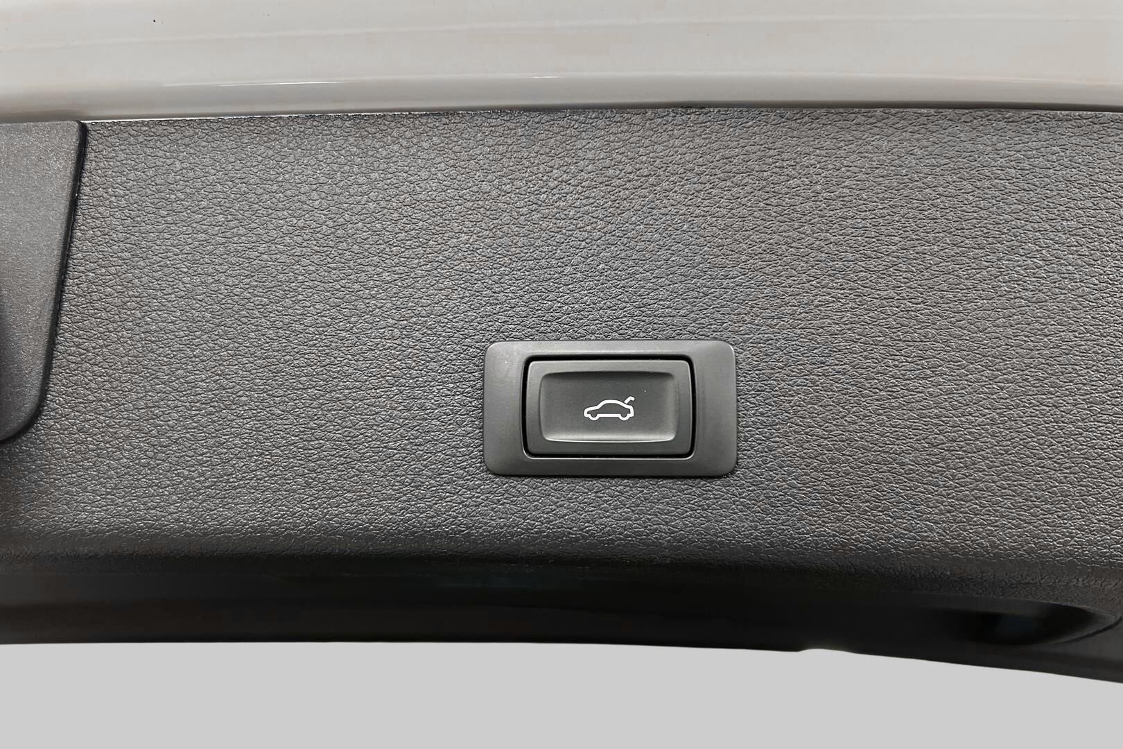 Audi e-tron iso kuva 12