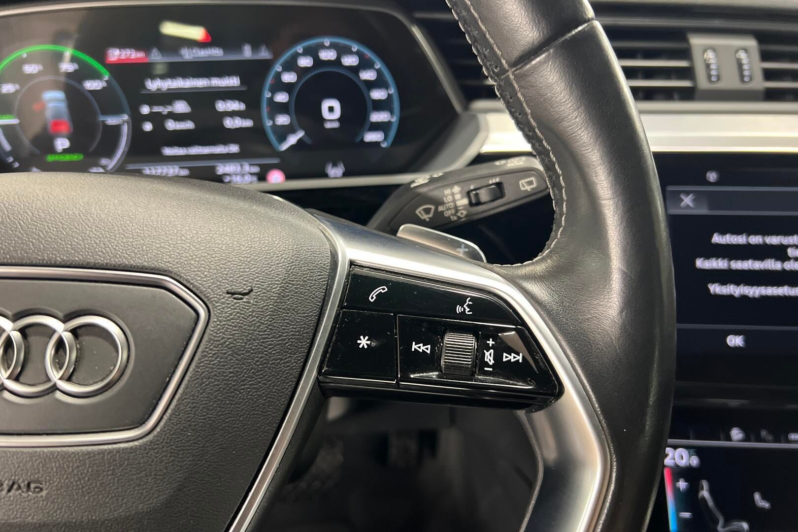 Audi e-tron iso kuva 18