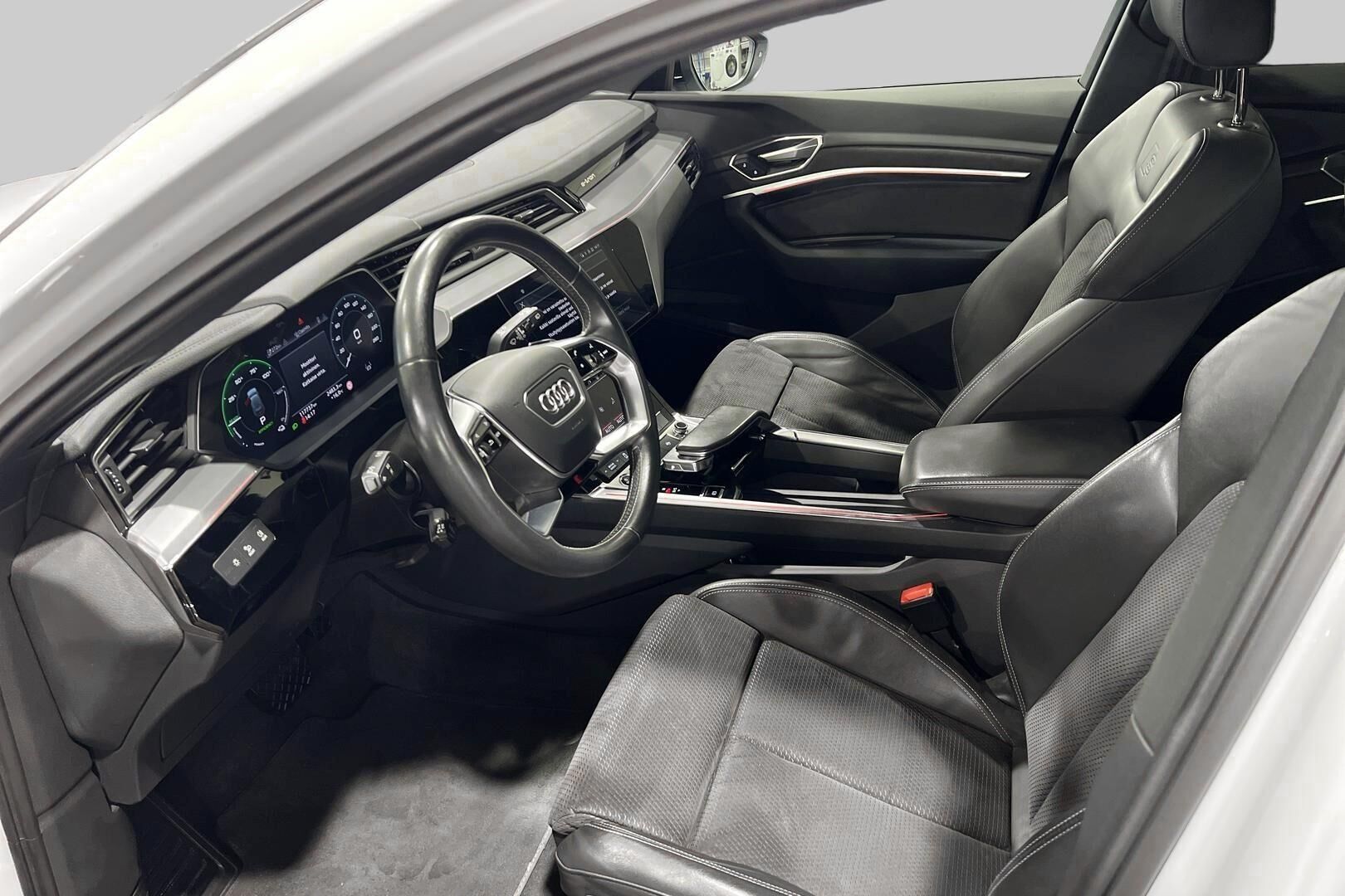Audi e-tron iso kuva 9