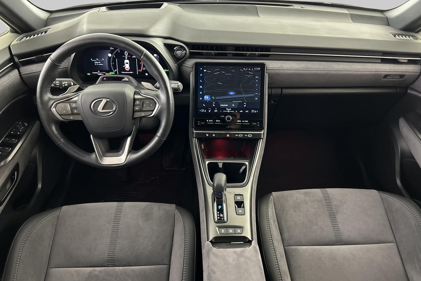 Lexus LBX iso kuva 8