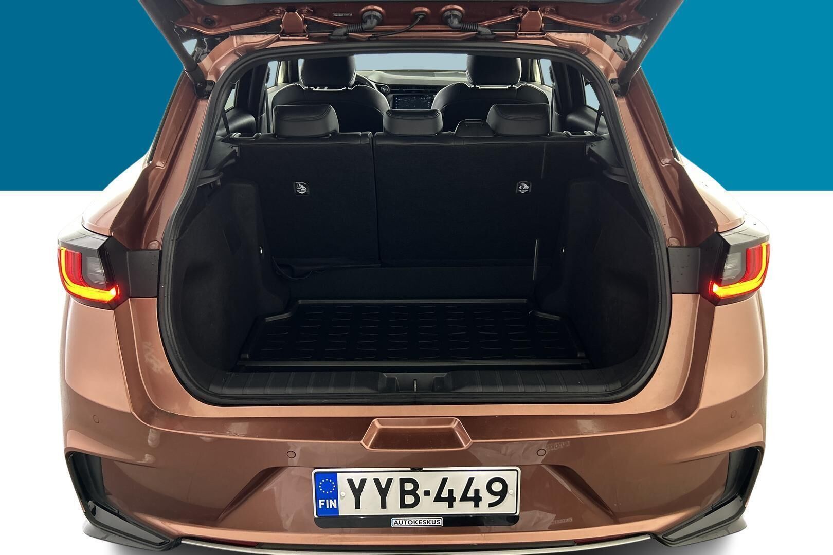 Lexus LBX iso kuva 27