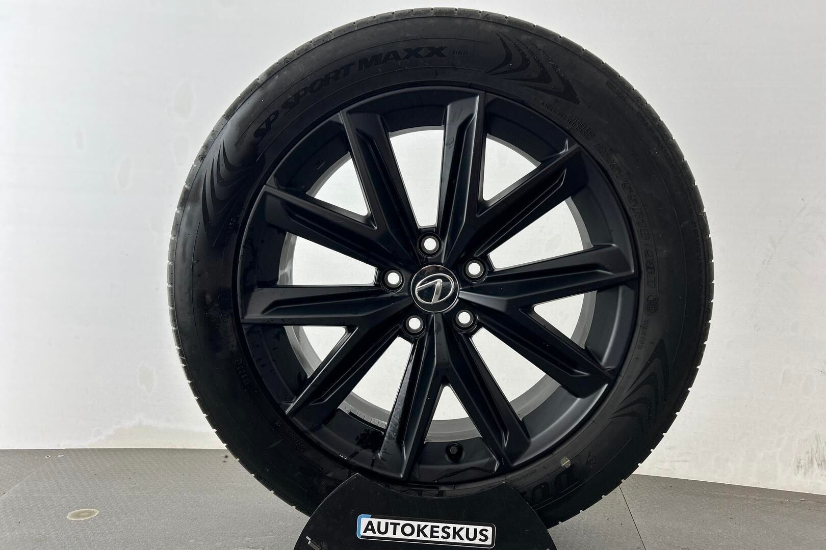 Lexus LBX iso kuva 10