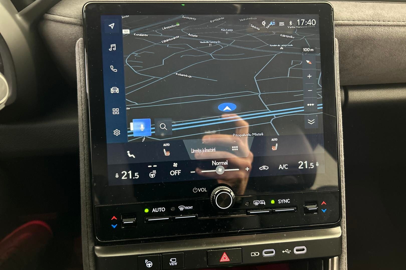 Lexus LBX iso kuva 12