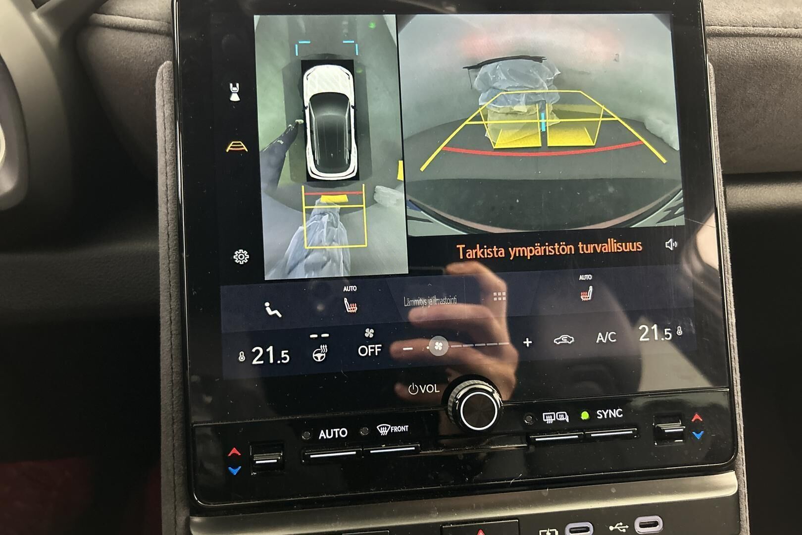 Lexus LBX iso kuva 14