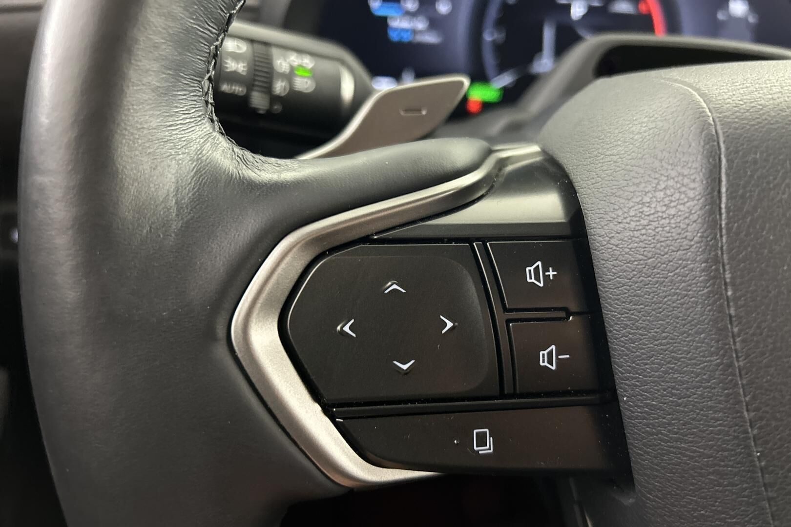 Lexus LBX iso kuva 17