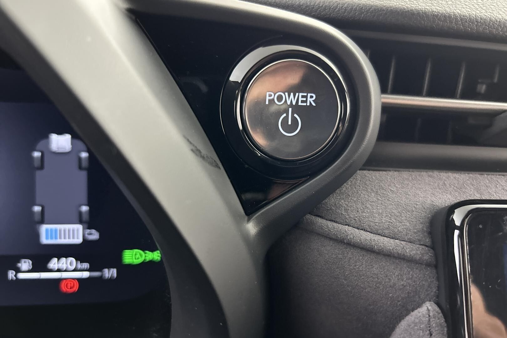 Lexus LBX iso kuva 19