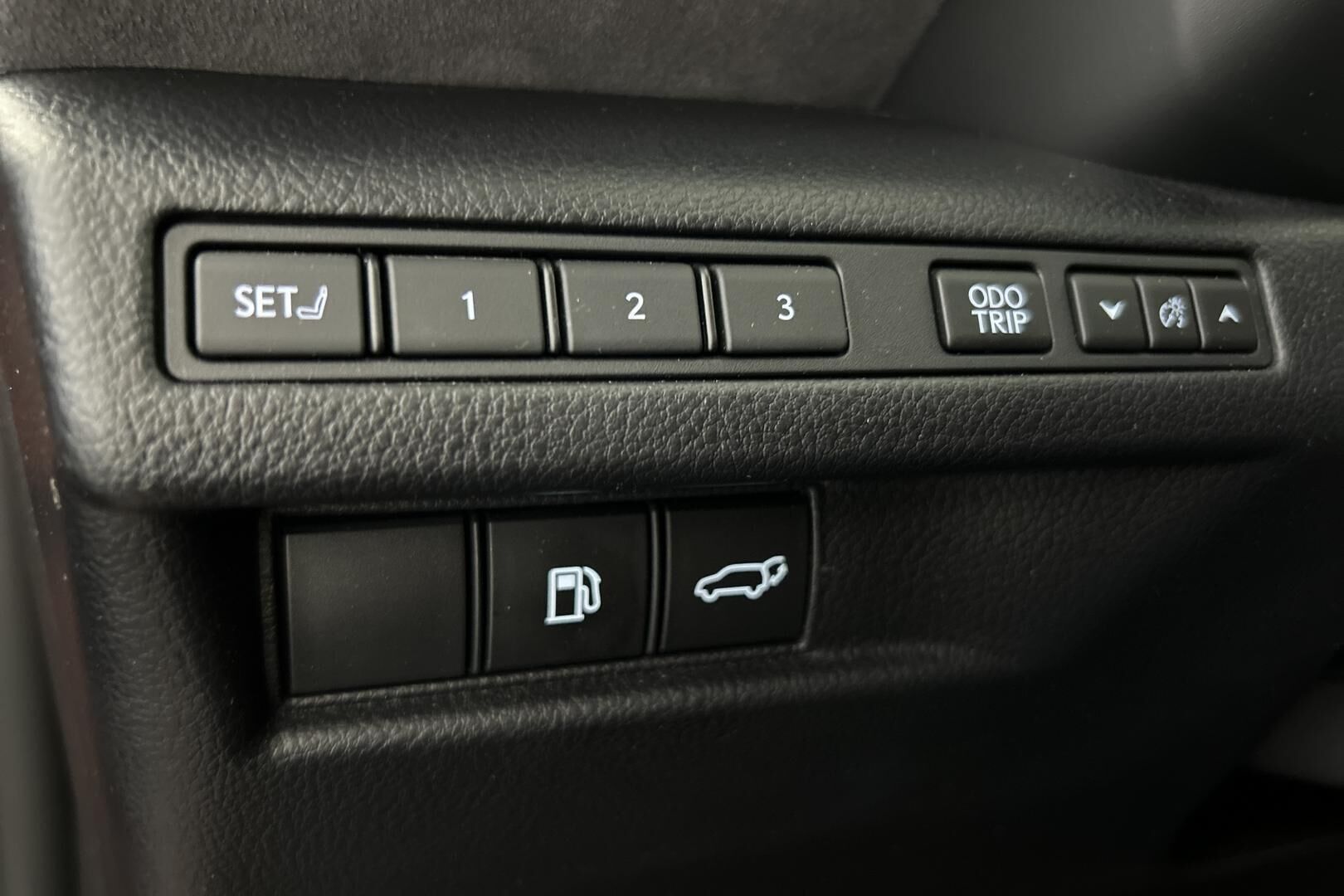 Lexus LBX iso kuva 20