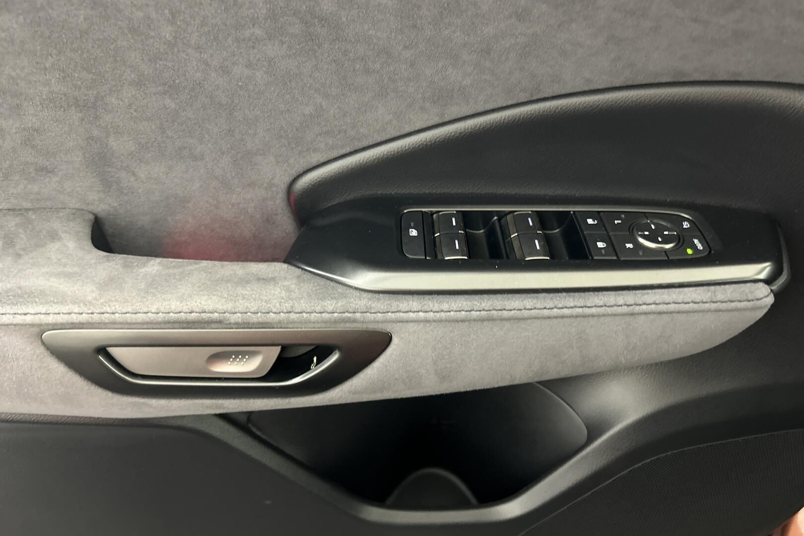 Lexus LBX iso kuva 21