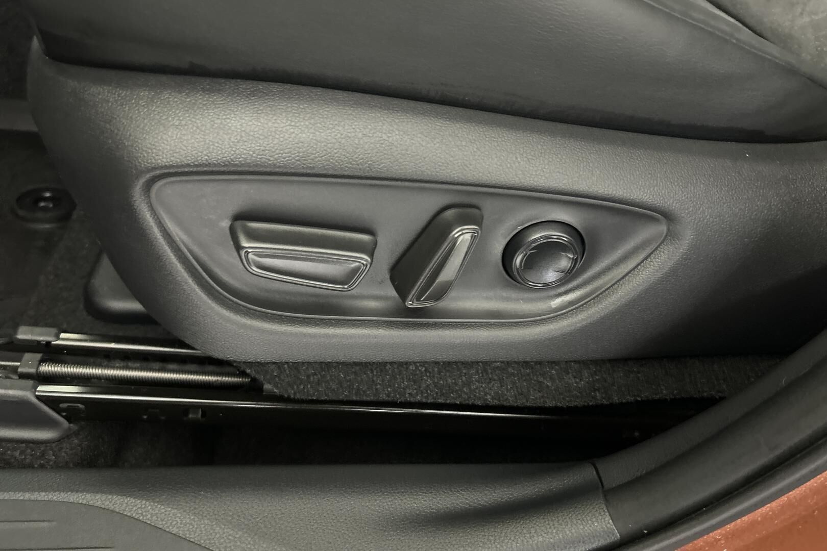 Lexus LBX iso kuva 22