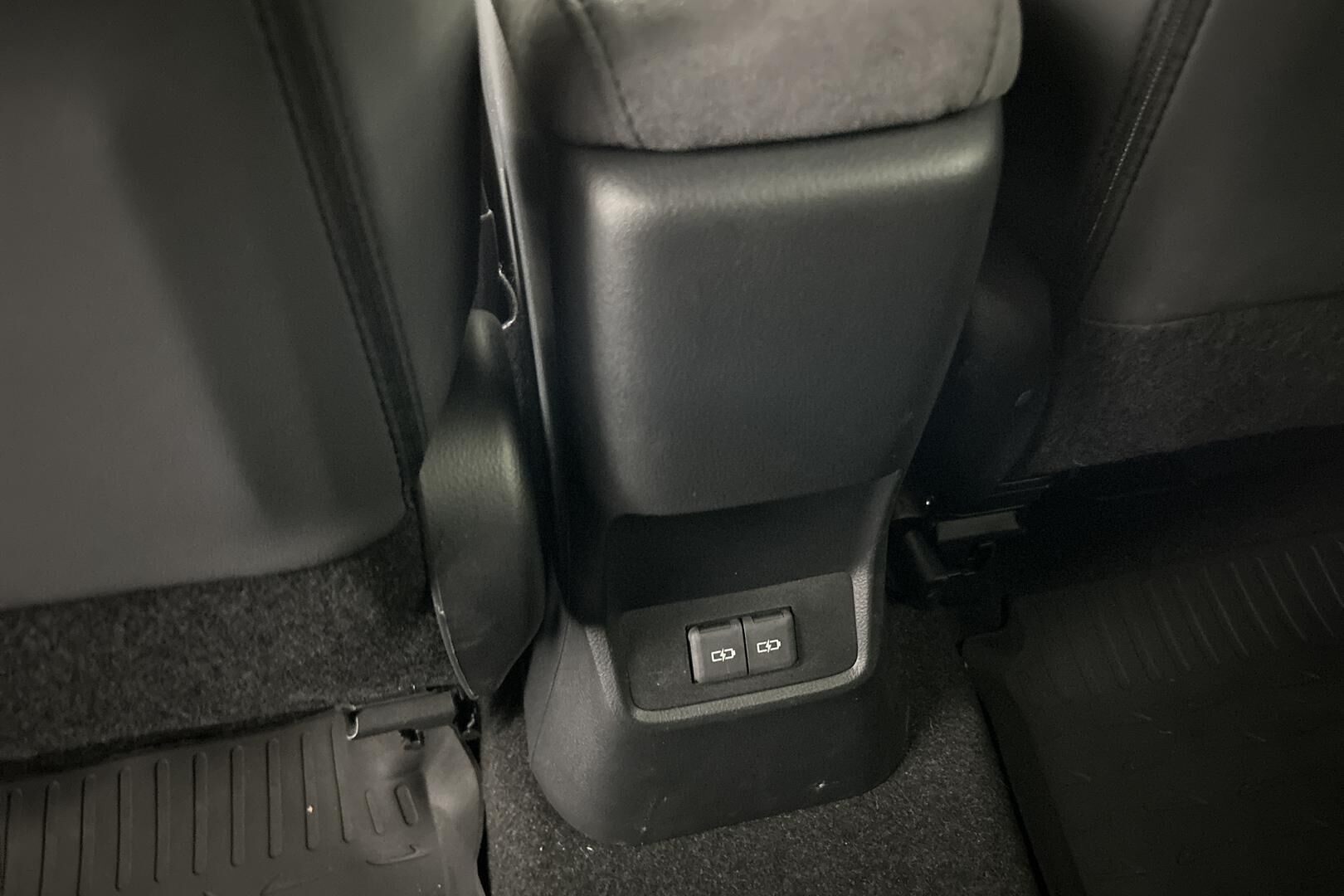 Lexus LBX iso kuva 23