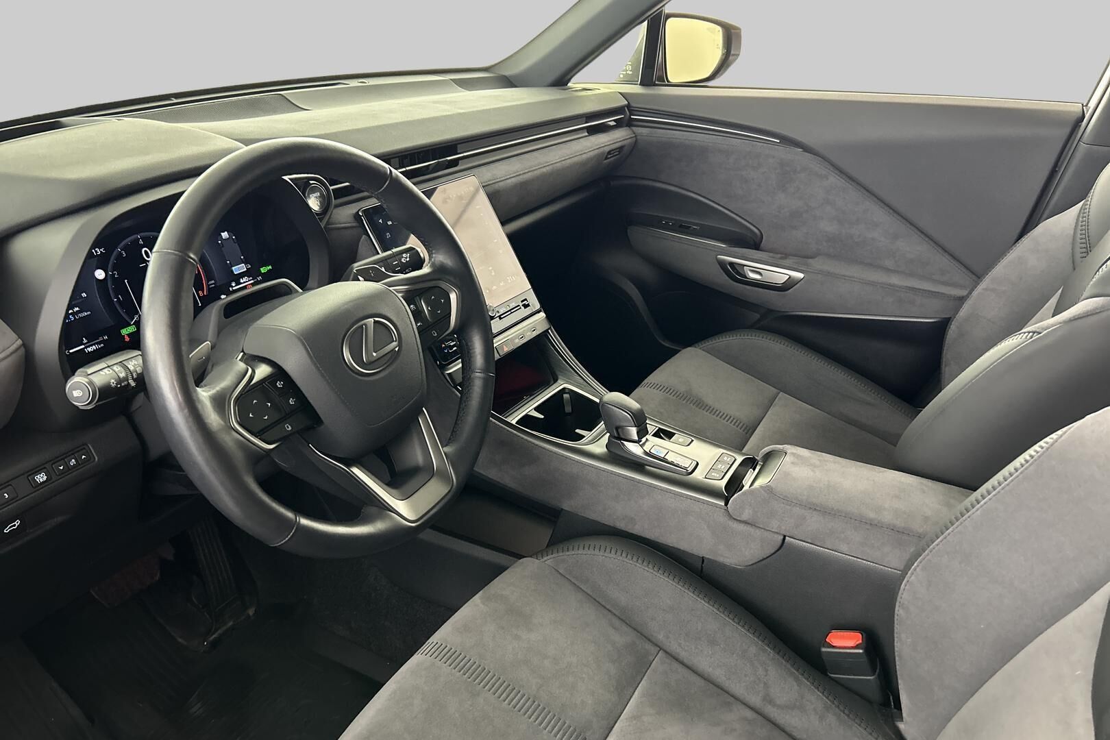 Lexus LBX iso kuva 6