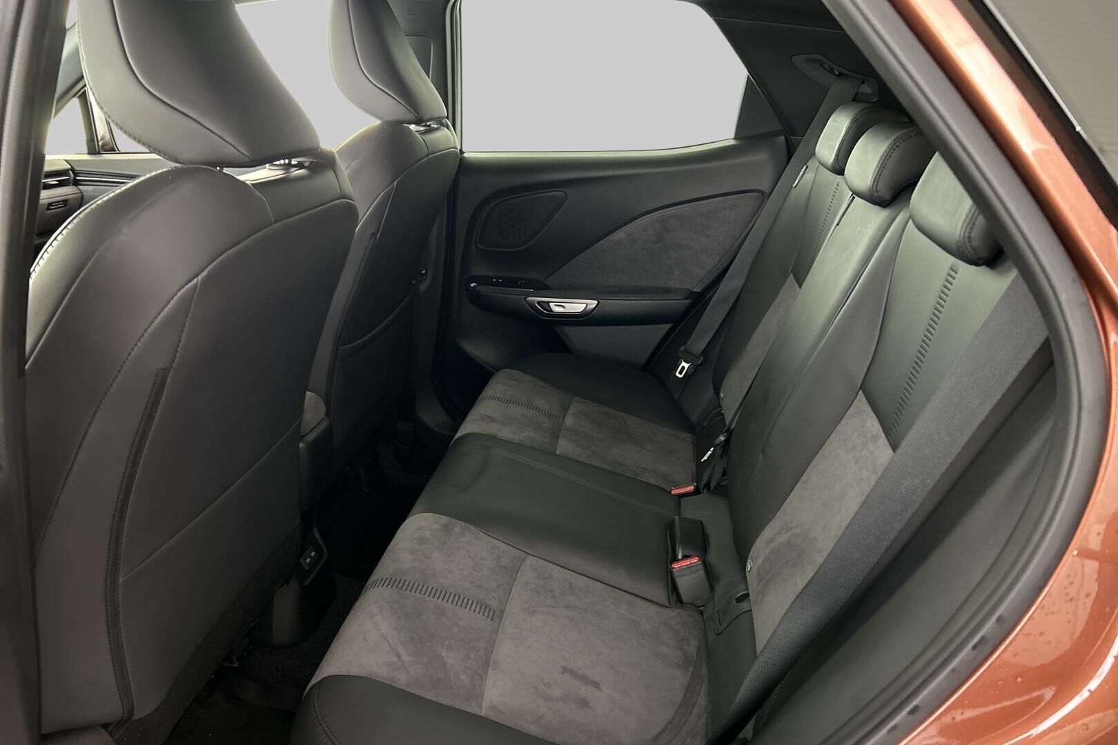 Lexus LBX iso kuva 7