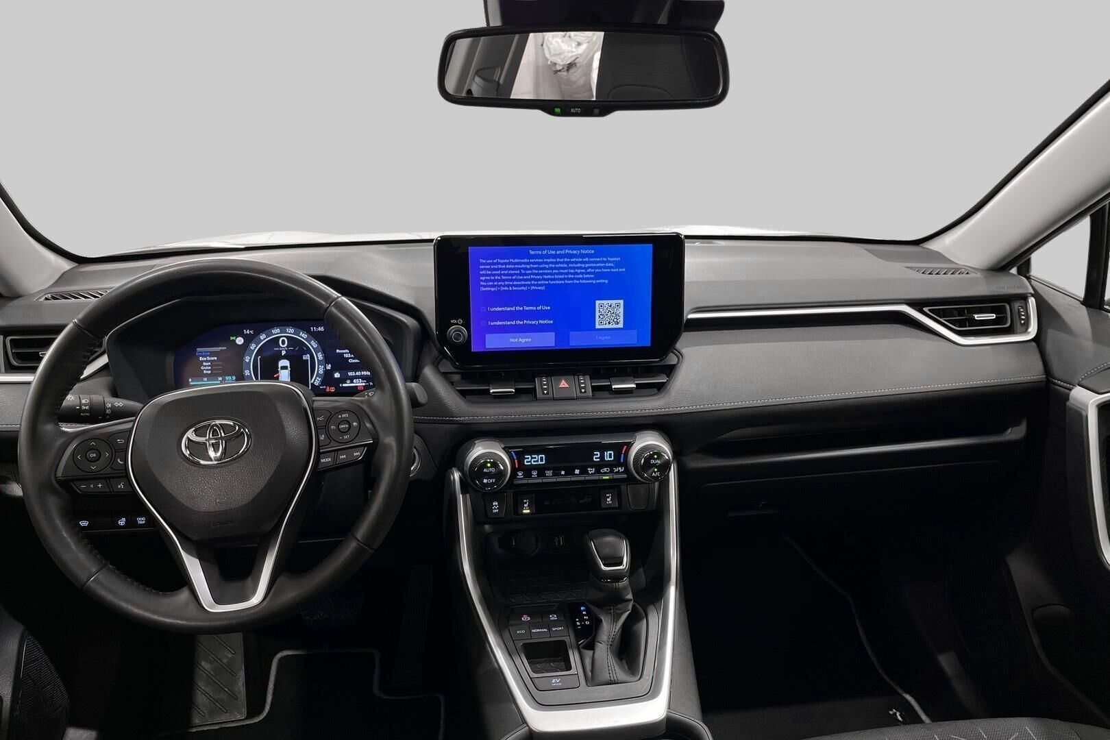 Toyota RAV4 iso kuva 10