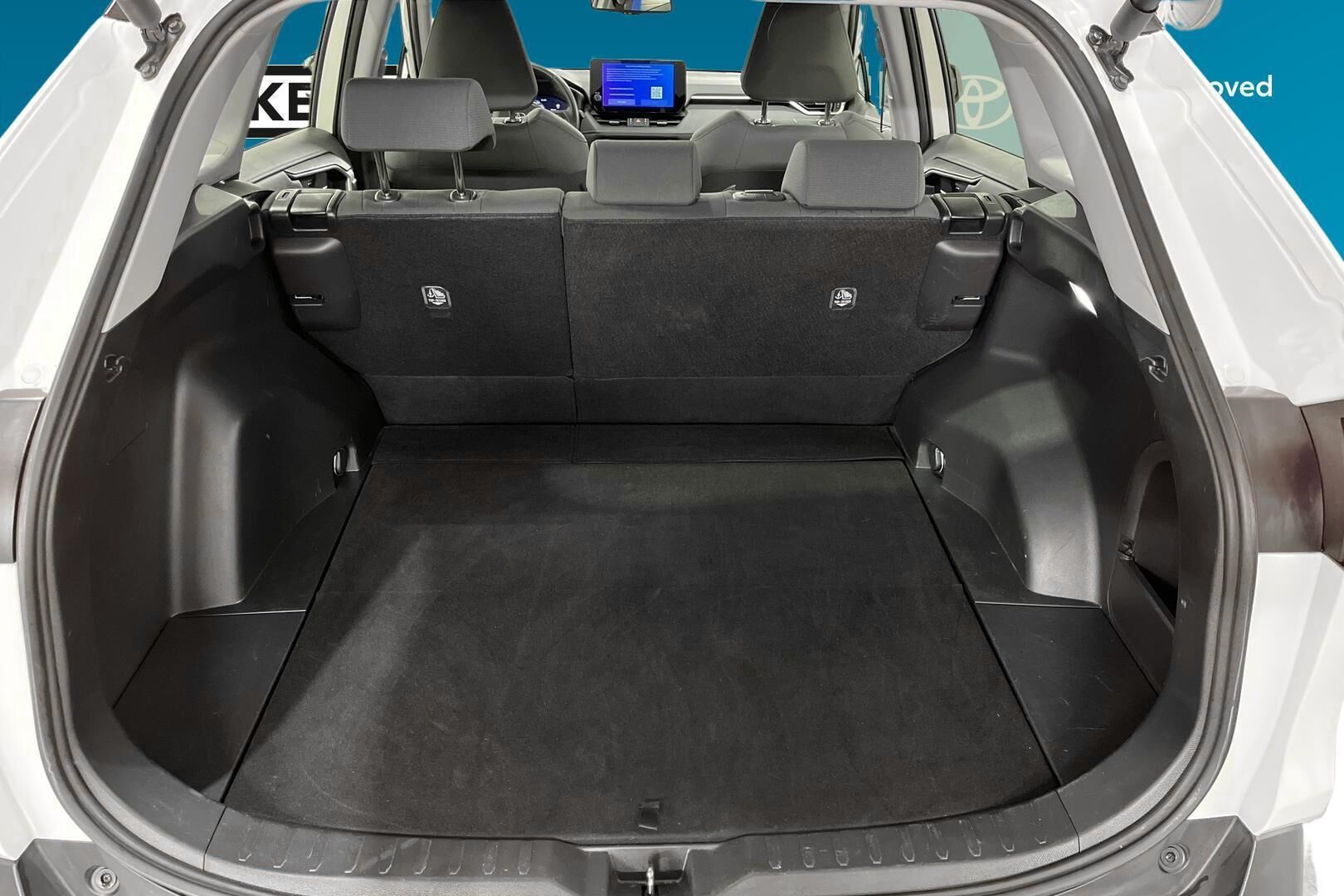 Toyota RAV4 iso kuva 11