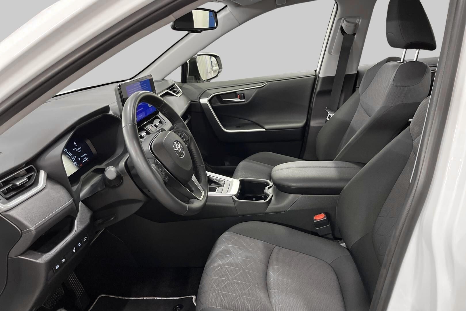 Toyota RAV4 iso kuva 8