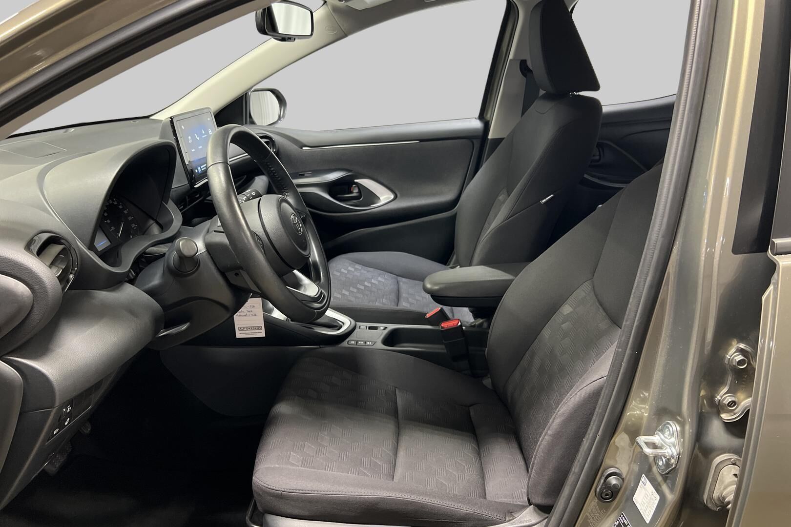 Toyota Yaris iso kuva 8