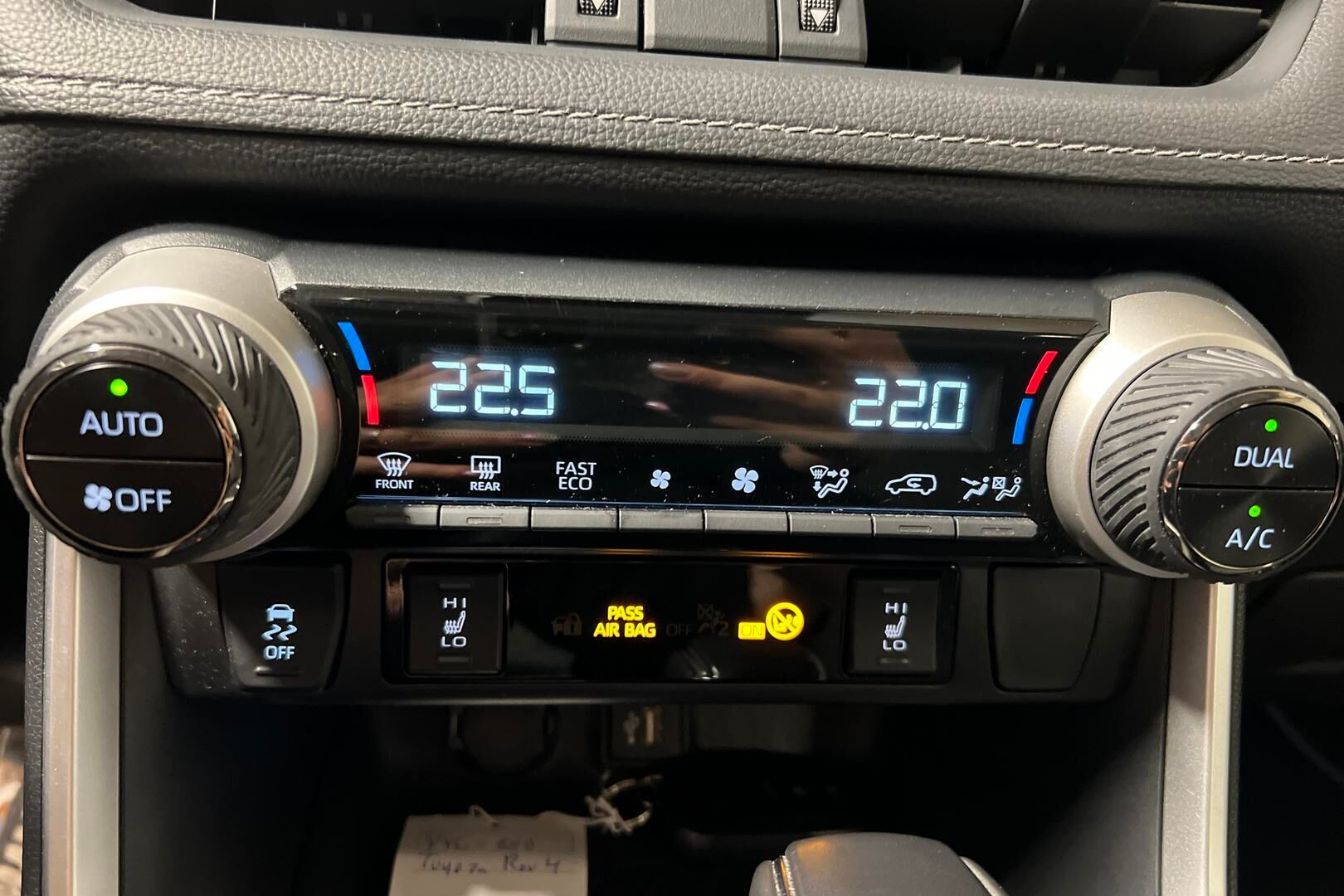 Toyota RAV4 iso kuva 15