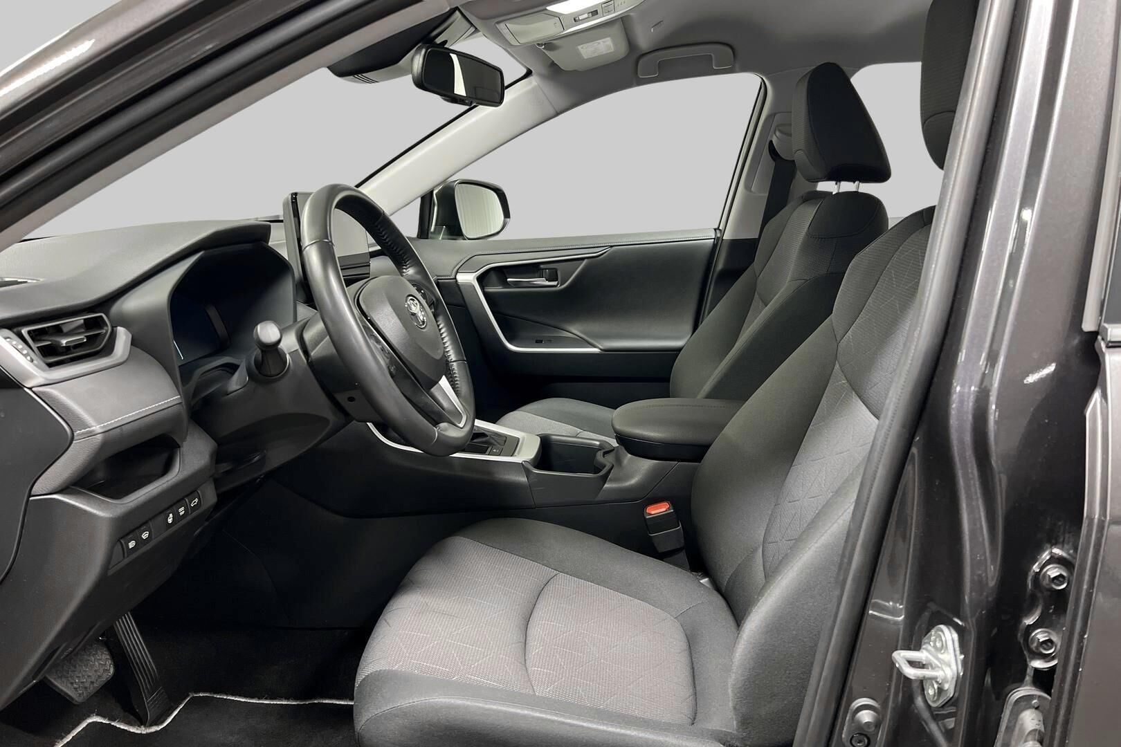 Toyota RAV4 iso kuva 8