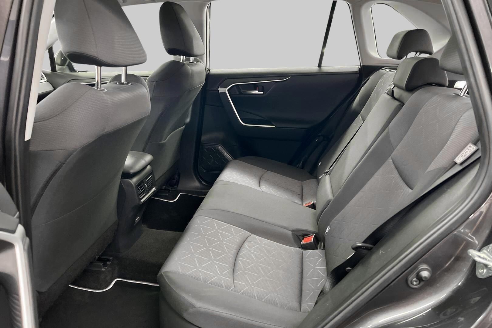Toyota RAV4 iso kuva 9