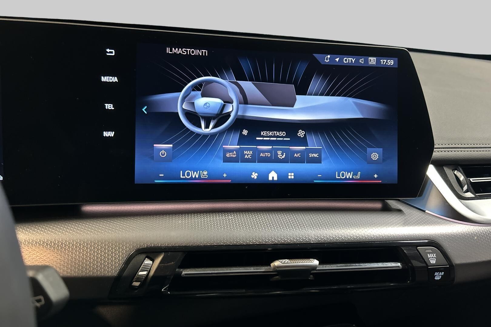 BMW X1 iso kuva 17