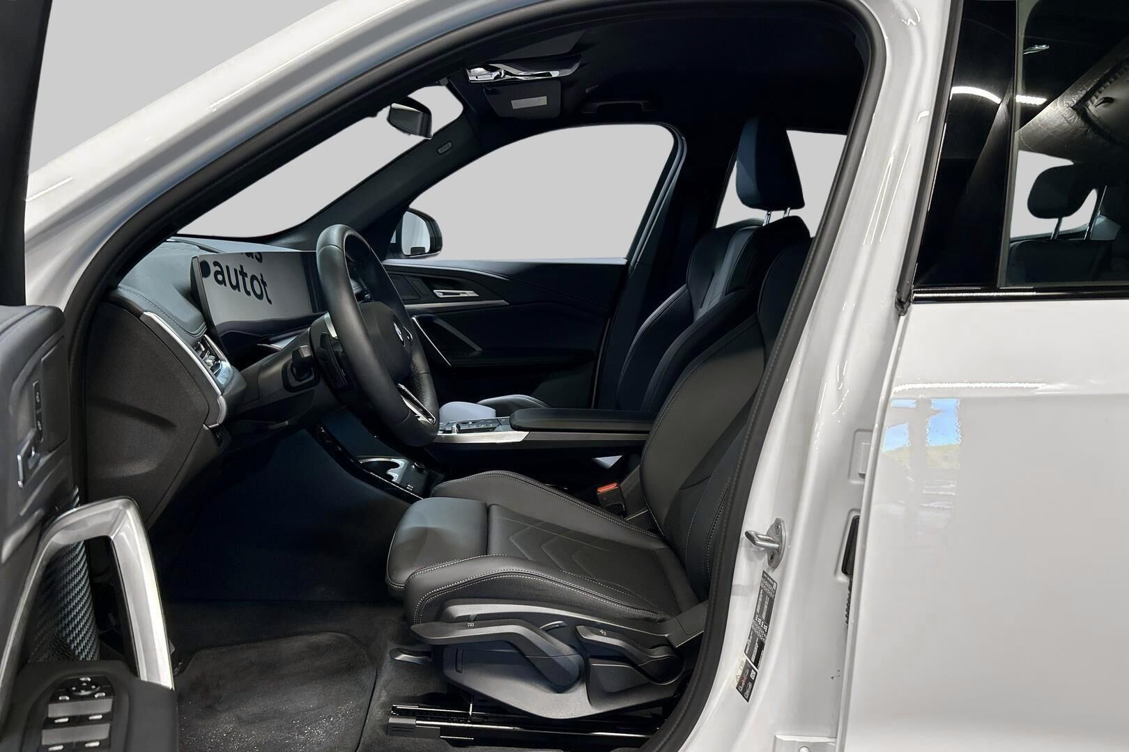 BMW X1 iso kuva 8