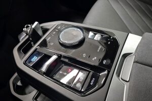 BMW iX esikatselu 14