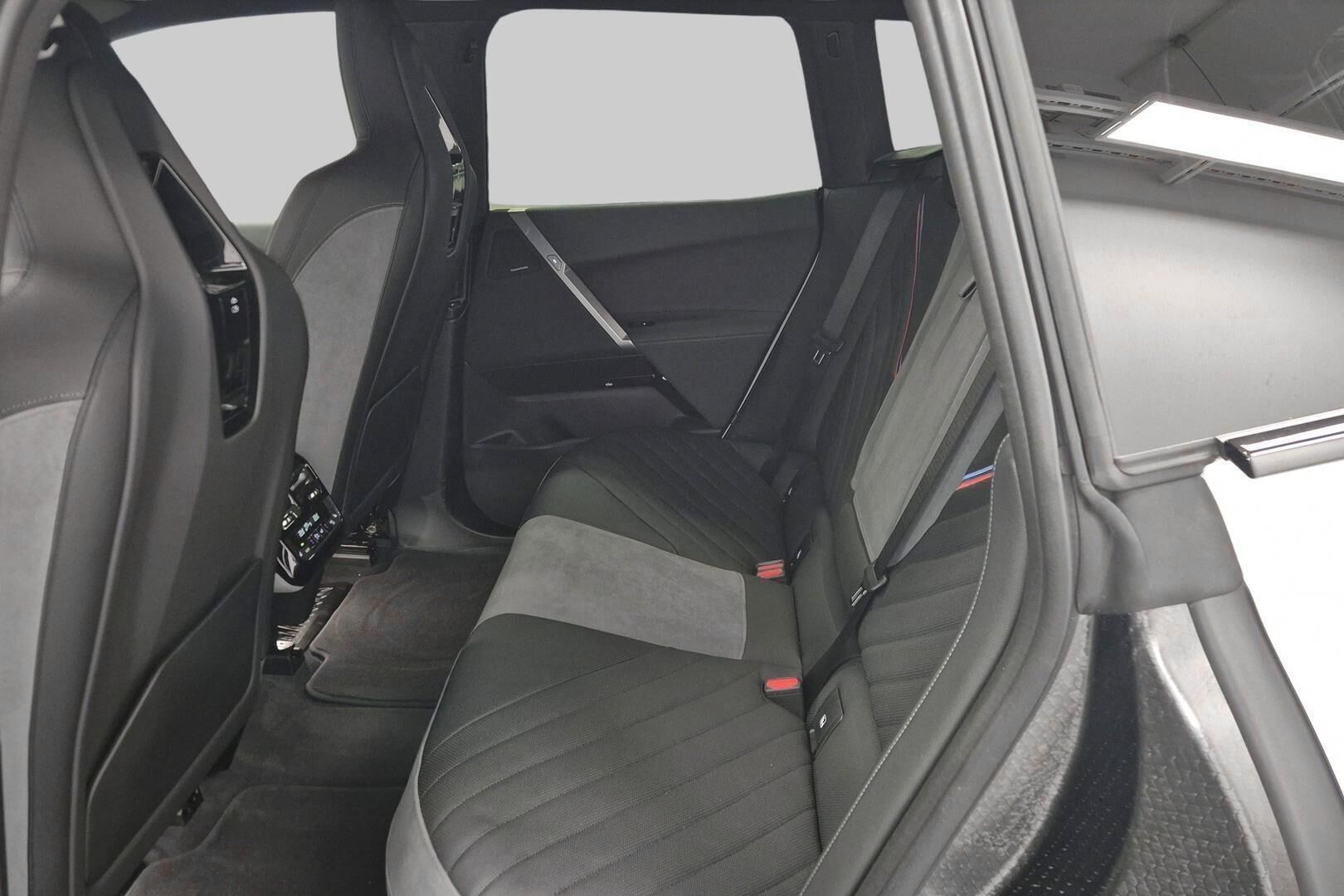 BMW iX iso kuva 8