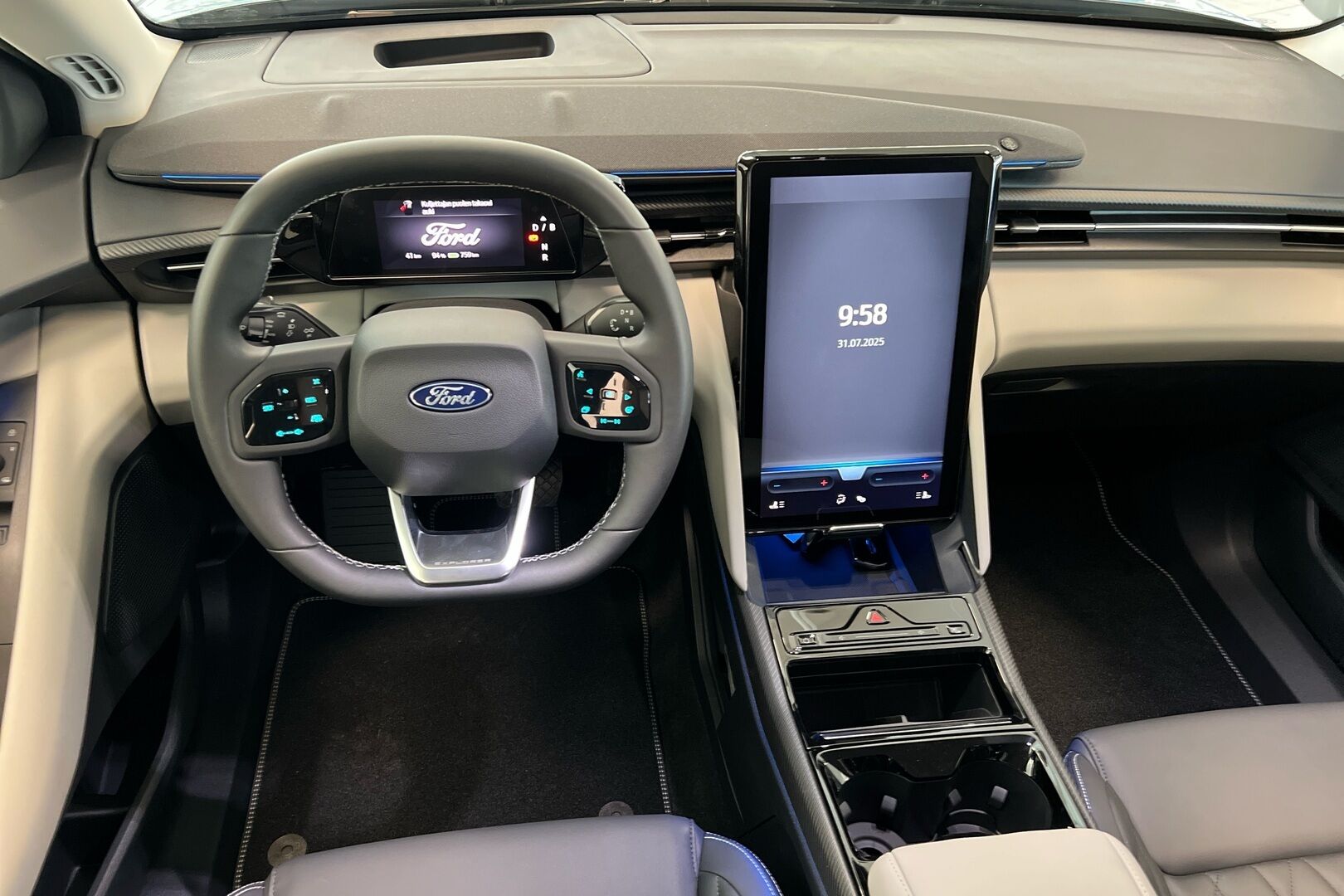 Ford Explorer iso kuva 14
