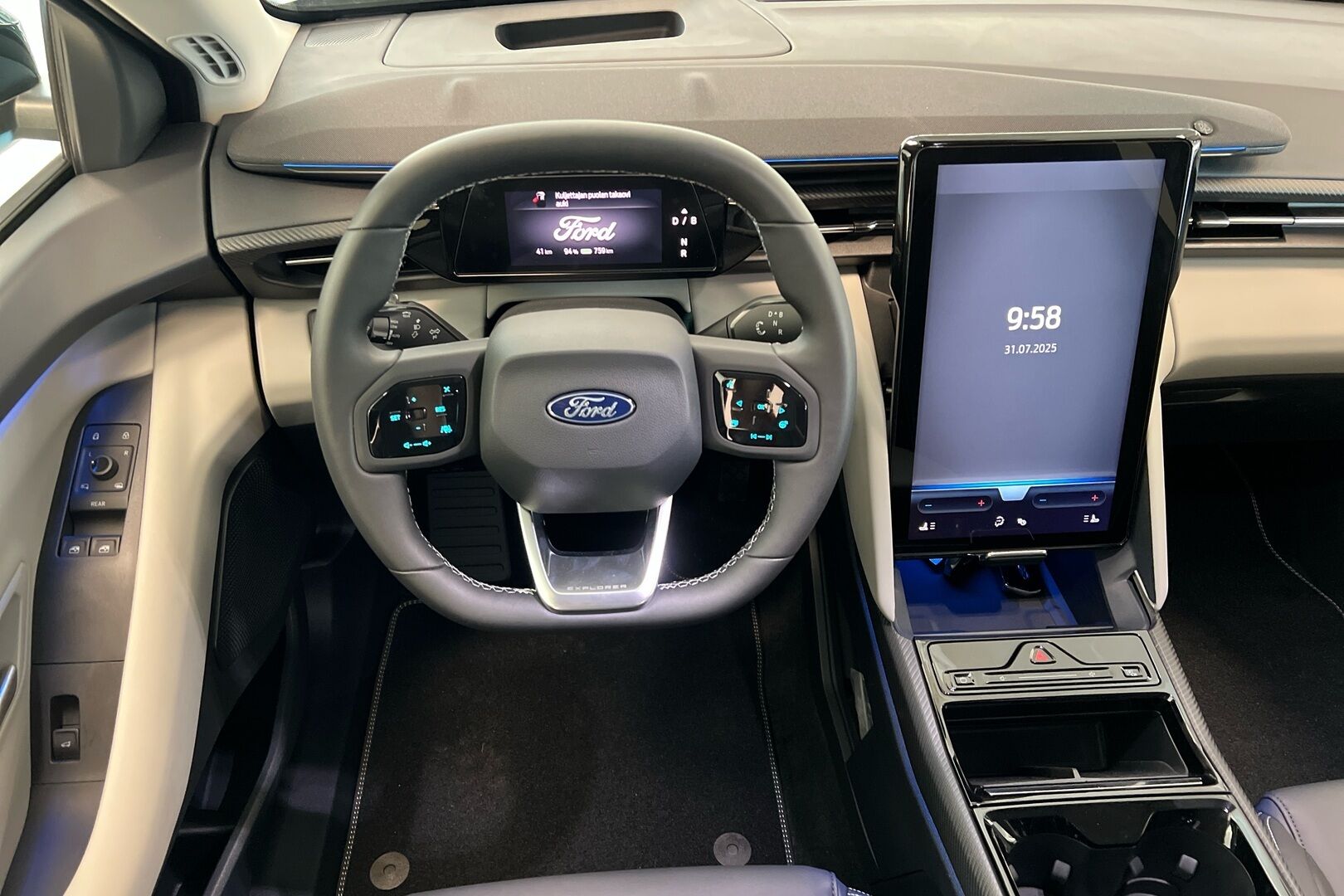 Ford Explorer iso kuva 15