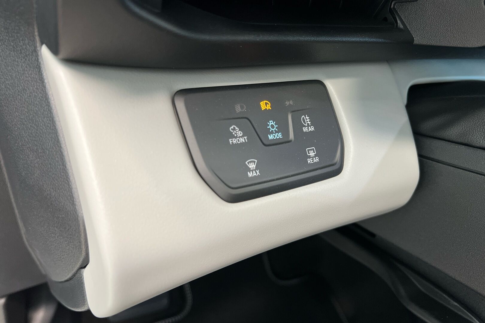 Ford Explorer iso kuva 18
