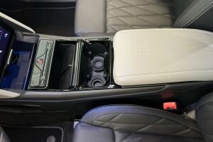 Ford Explorer esikatselu 21